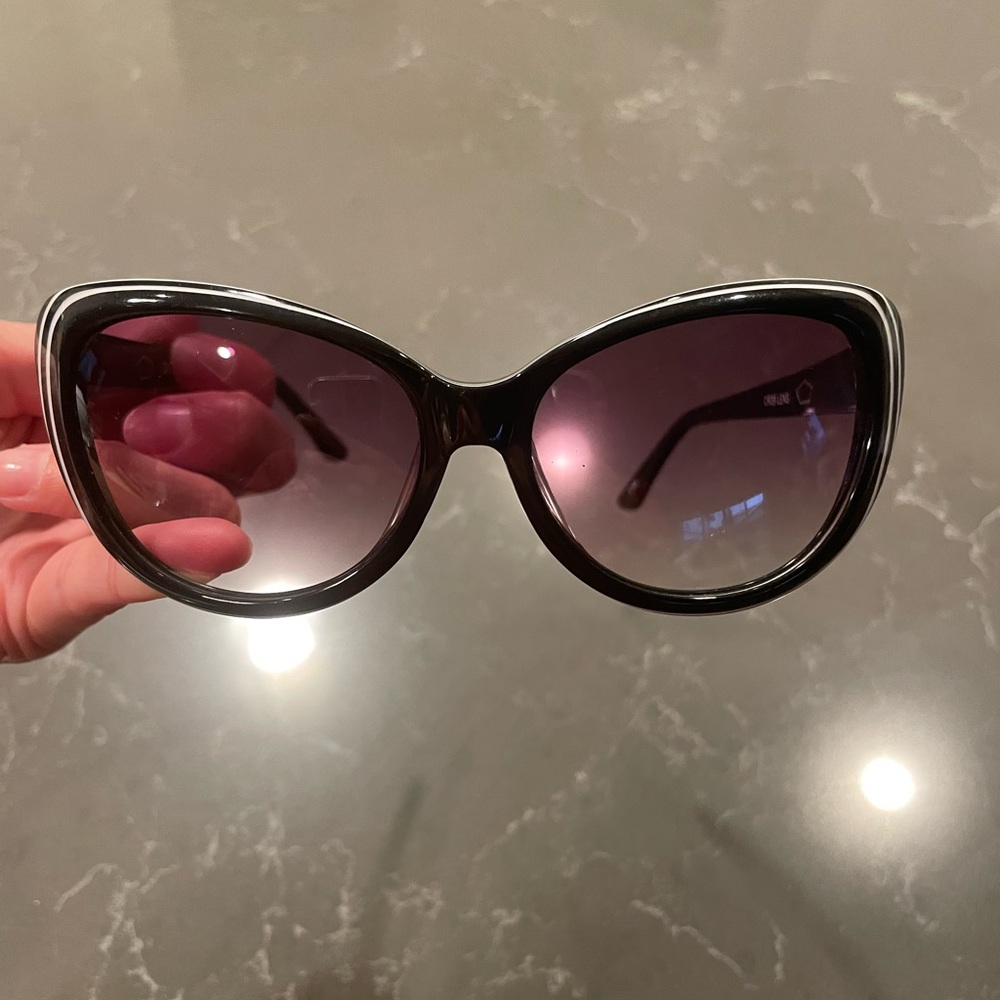 Super cute! Black, SFour “deja vu” sunglasses 😎 cat eyed frames